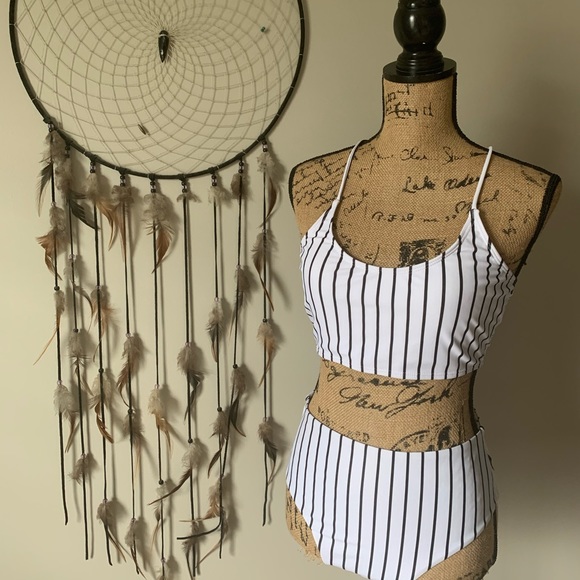 Bikini - Picture 2 of 3